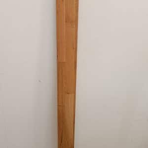 אלון 18 מ״מ במידות 130X10 ס״מ עם קצוות מעוגלים וגימור לכה